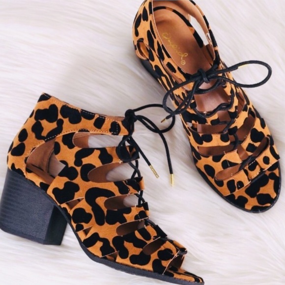 Qupid Core Animal print Stacked Wood Heeled Sandal - Picture 3 of 7